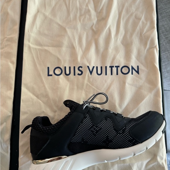 Louis Vuitton shoes Literally new shoes wore one time around the house - Picture 6 of 9